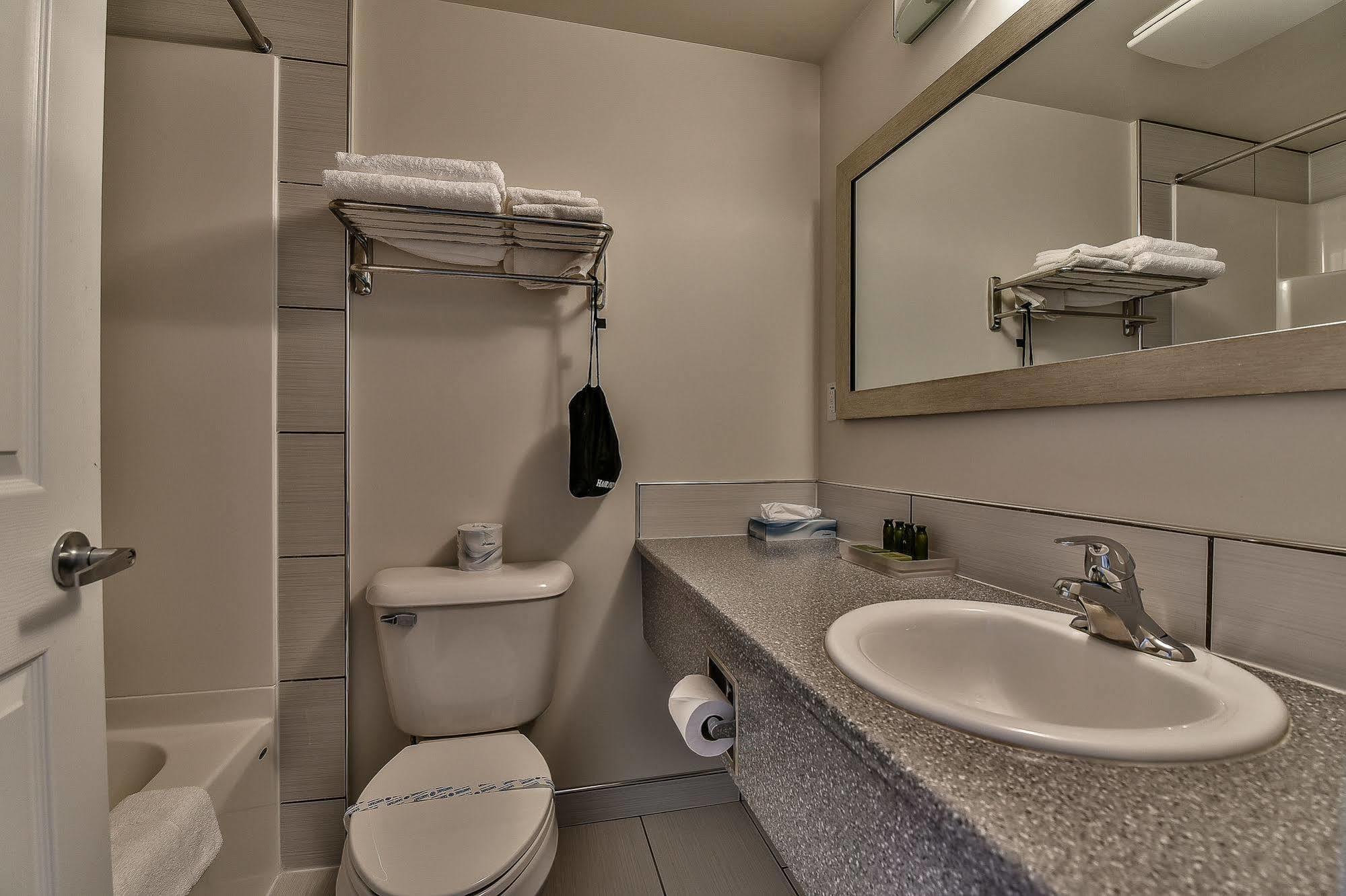 The View Hotel Fort Saint James Εξωτερικό φωτογραφία